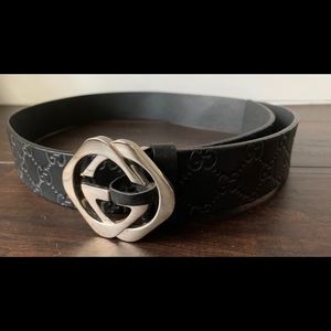 BLACK LEATHER GUCCI BELT. MADE IN ITALY.